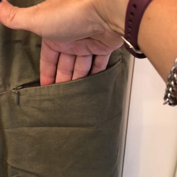 Duluth hiking/work pants. Stretchy wristband with belt loops - Picture 2 of 5